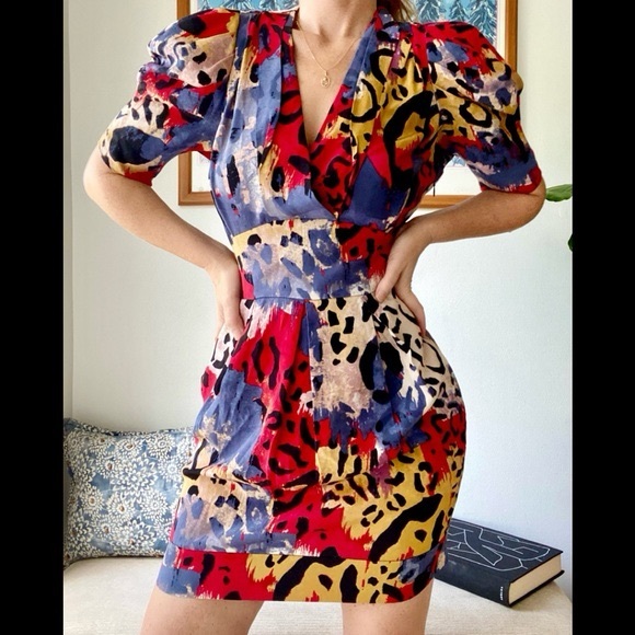 Diane Von Furstenberg Dresses & Skirts - Diane Von Furstenberg silk Sabine dress size 4 pockets colourful animal print